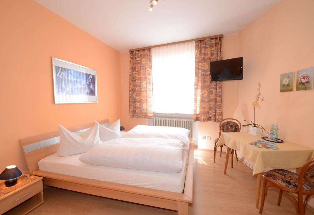 Gasthof Zur Post Hotel Und Parkplatz Vohenstrauss Rum bild