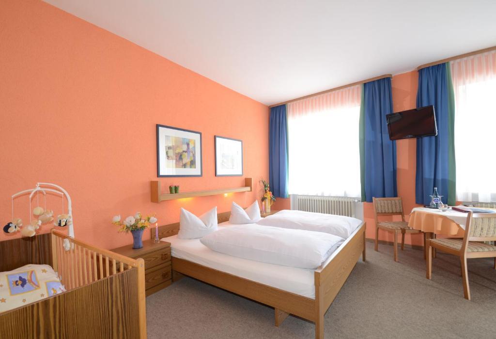 Gasthof Zur Post Hotel Und Parkplatz Vohenstrauss Rum bild